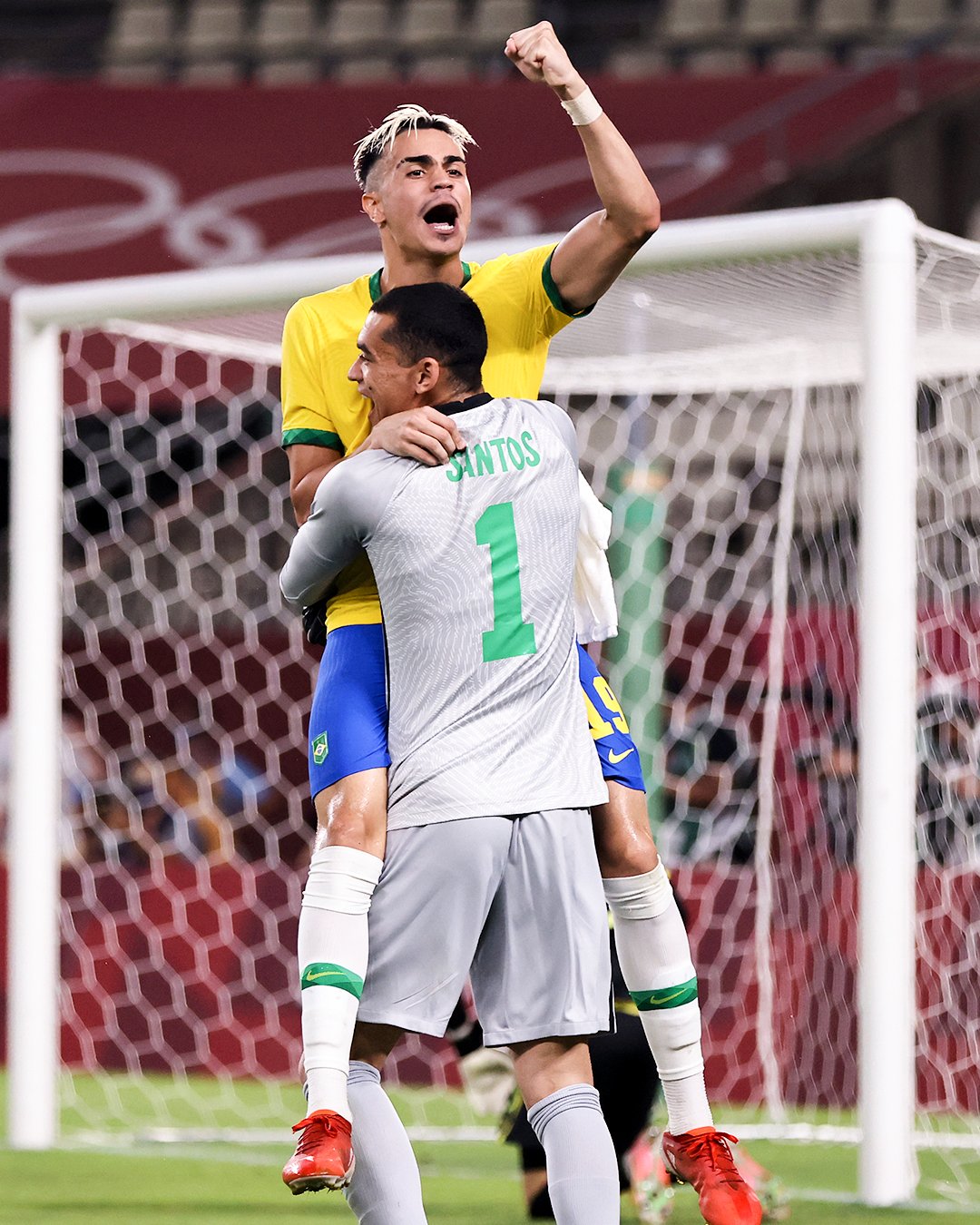 Sambaçılar finalda rəqibini gözləyir &mdash; FOTO